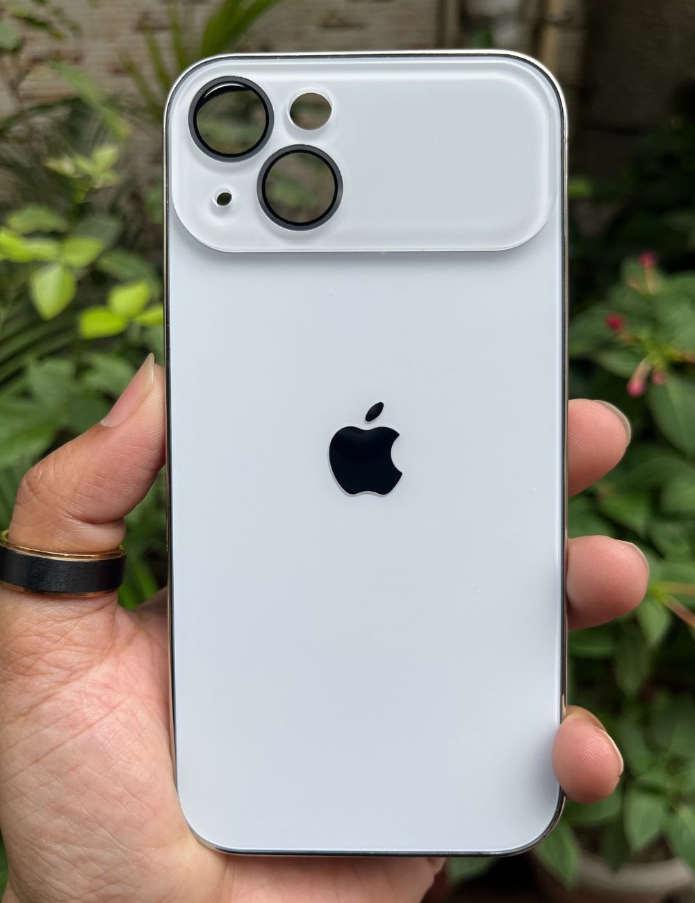 White 17 Series Look Inspired Case For Apple Iphone 15